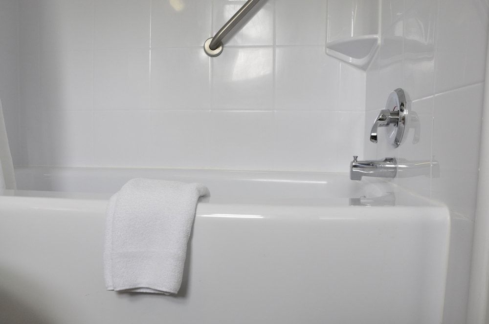 Moonlight Inn and Suites Deluxe Studio, 2 Queen Beds, Non Smoking, Kitchenette 5