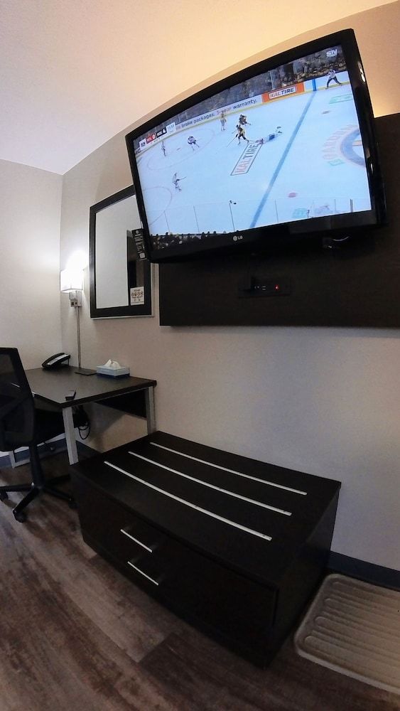 Moonlight Inn and Suites Suite, 2 Queen Beds, Non Smoking, Kitchenette (Two Room, 2 Queen Bed) 13