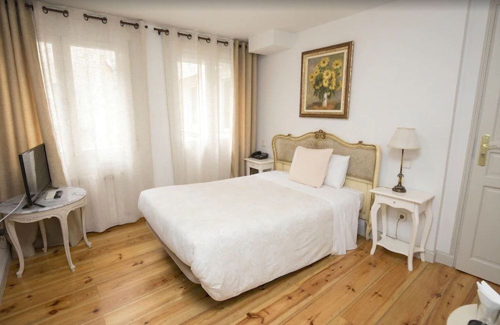 undefined Hostal Central Palace Madrid 2