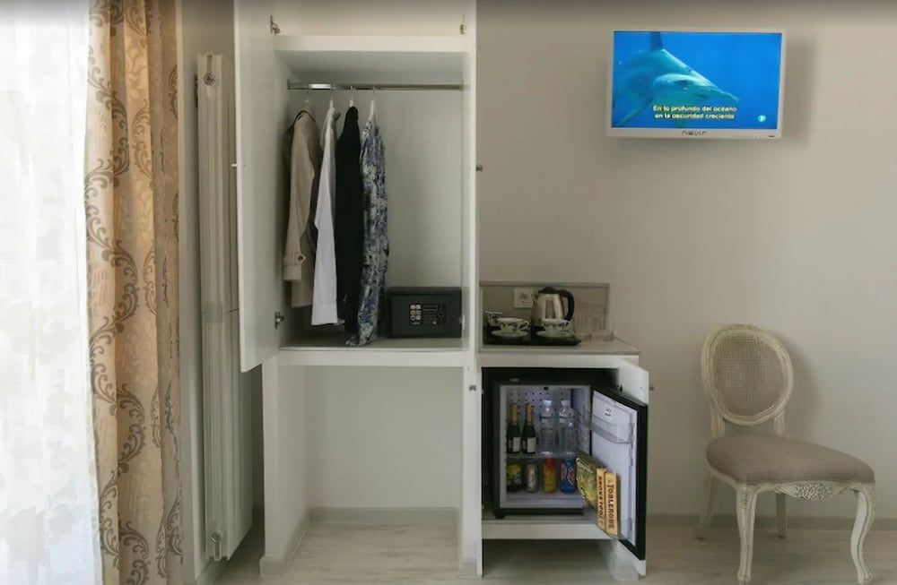 Hostal Central Palace Madrid Double Room (Panoramic View) 6