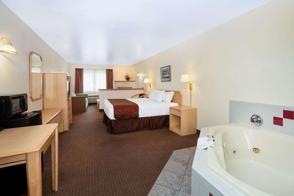 Deluxe Studio Suite, 1 King Bed, Non Smoking, Hot Tub