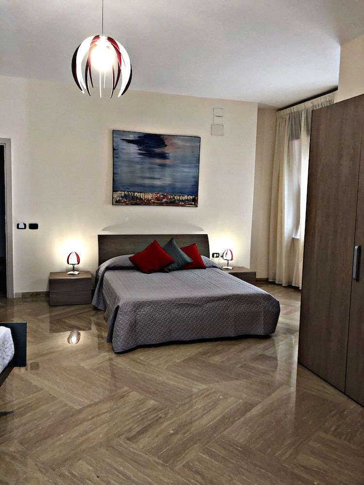 undefined Napoli City Inn