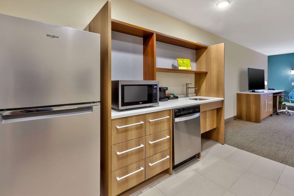 Suite, 2 Queen Beds, Accessible, Bathtub