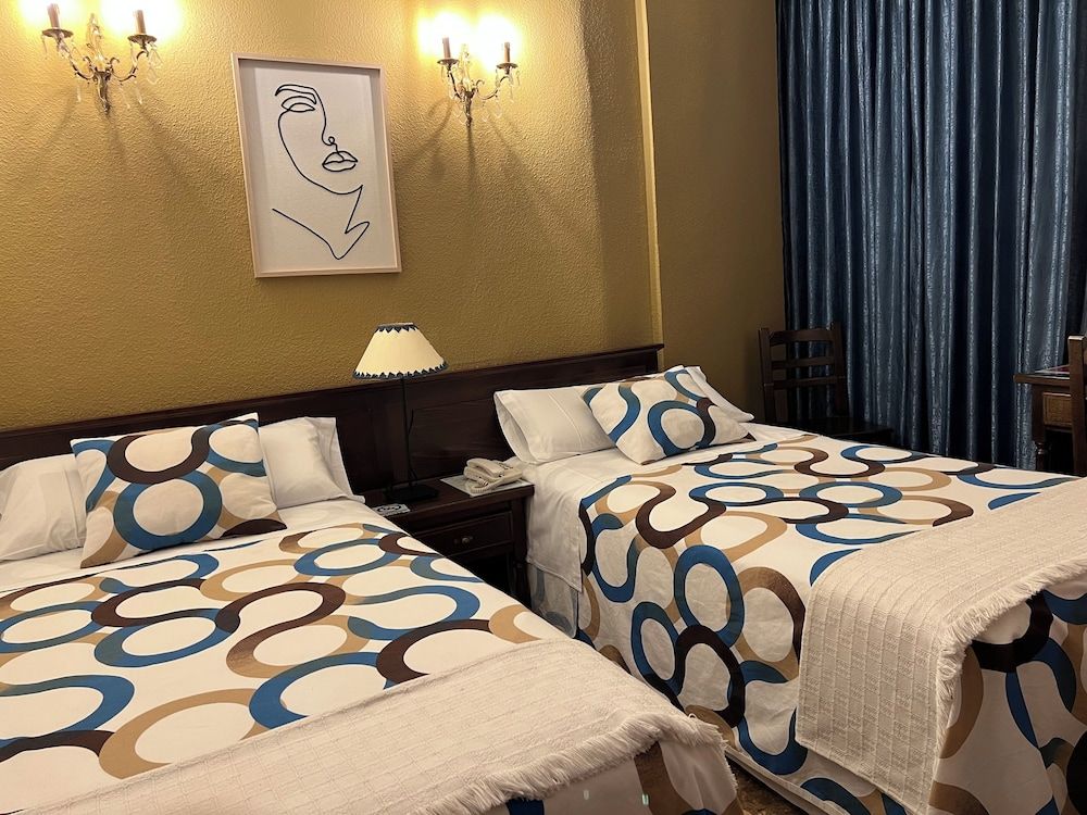 Hostal Sonsoles Madrid Centro Basic Twin Room, 2 Twin Beds, Private Bathroom