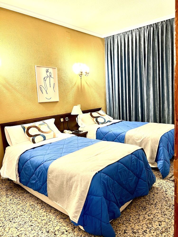 Hostal Sonsoles Madrid Centro Basic Twin Room, 2 Twin Beds, Private Bathroom 11