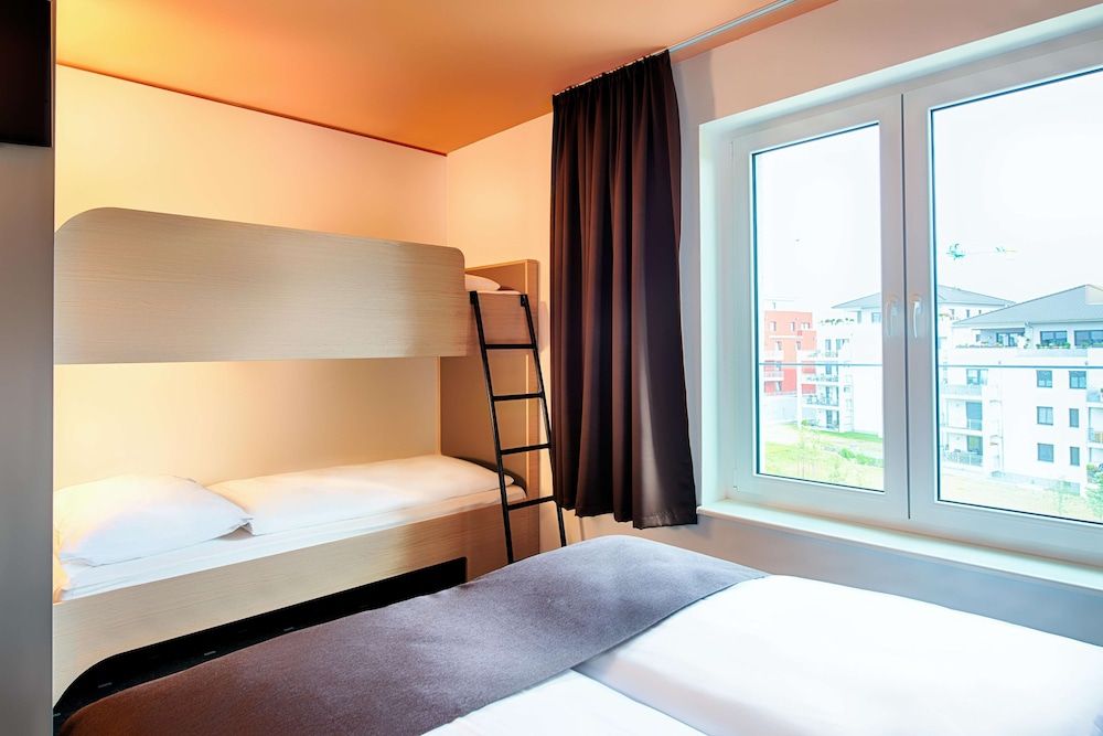 B&B Hotel Rostock-Hafen Quadruple Room
