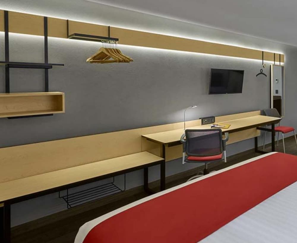 City Express by Marriott Guaymas Room, 1 Queen Bed 3