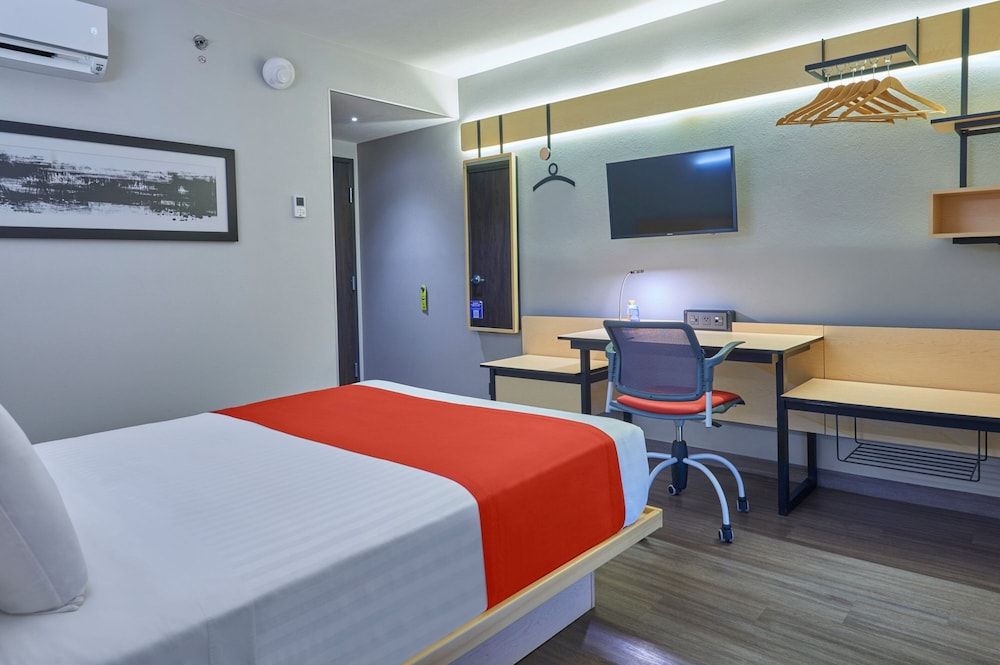 City Express by Marriott Guaymas Room, 1 Queen Bed 4