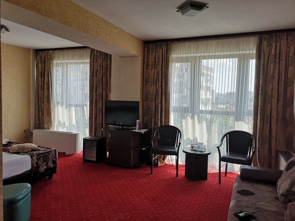 Hotel Razvan Standard Double Room, Non Smoking 11