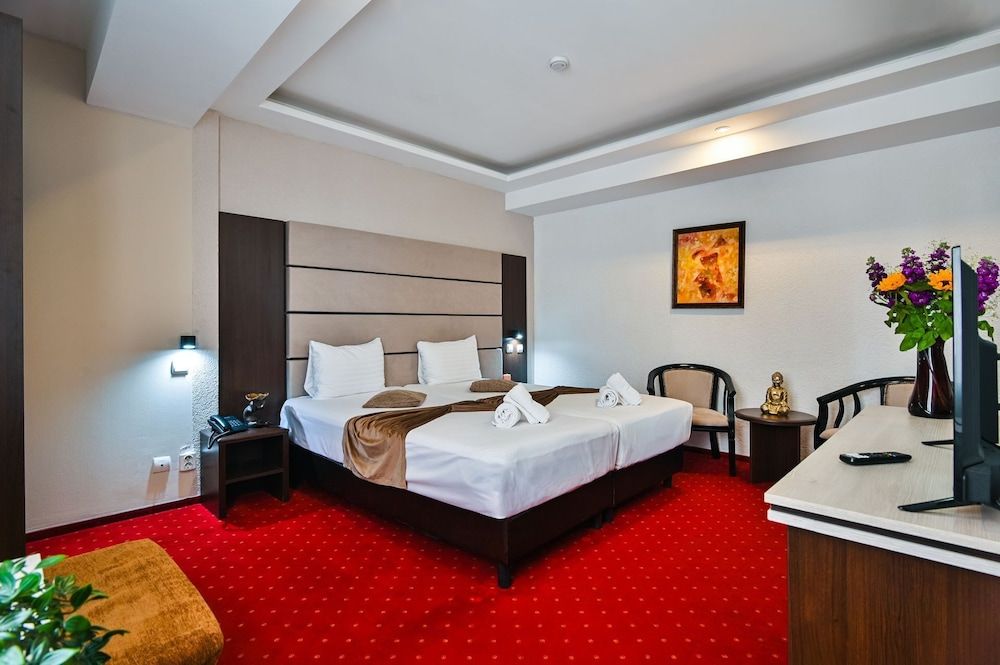 Hotel Razvan Standard Twin Room, Non Smoking 6