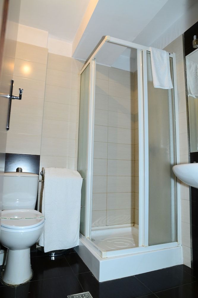 Hotel Razvan Standard Twin Room, Non Smoking 9