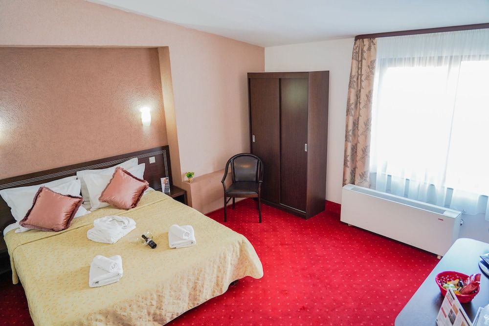 Hotel Razvan Standard Double Room, Non Smoking 5