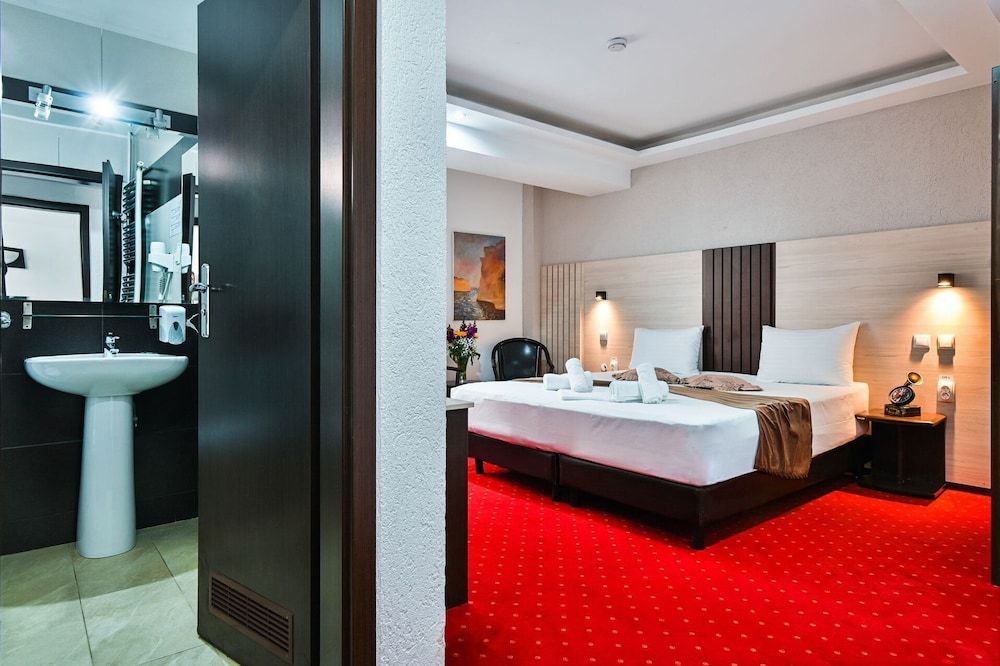 Hotel Razvan Standard Twin Room, Non Smoking 7