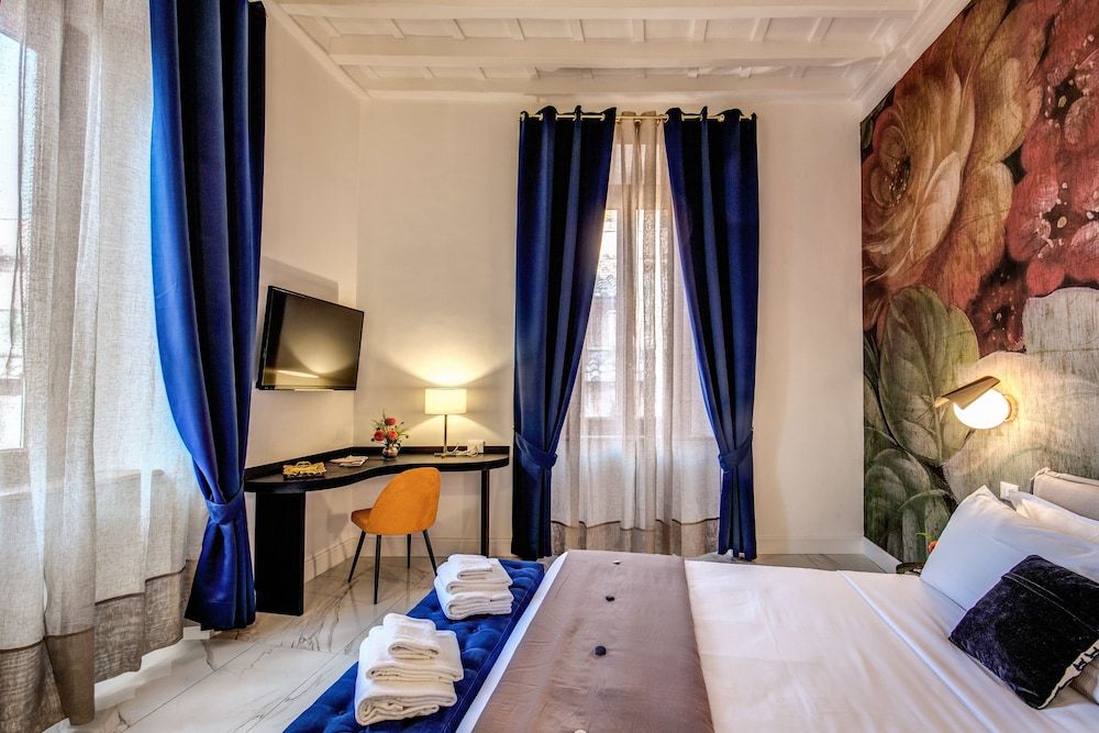 Little Queen Pantheon Residence Luxury Double Room 17