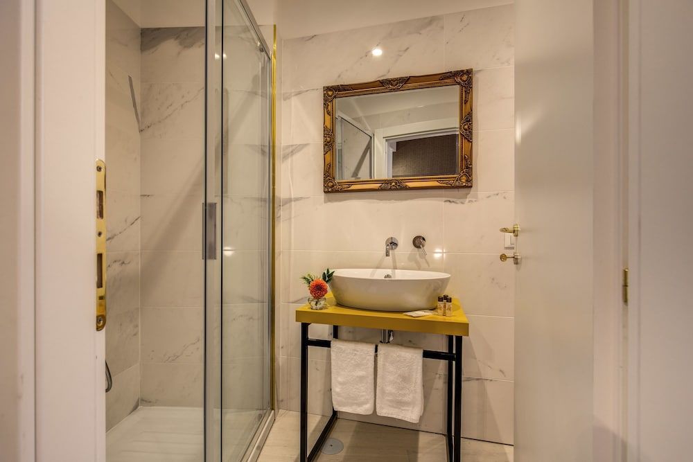 Little Queen Pantheon Residence Deluxe Double Room 16