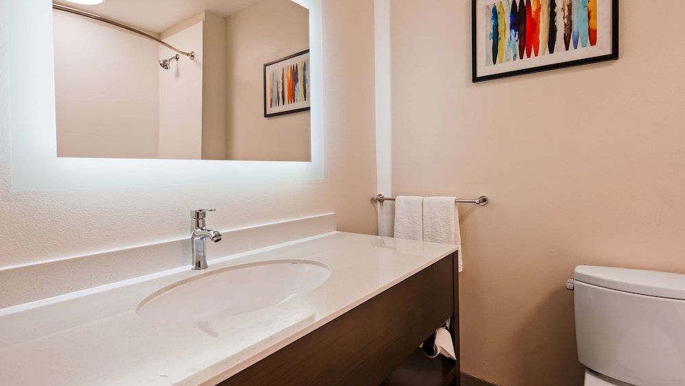 Best Western Plus New Barstow Inn & Suites Suite, 1 King Bed, Non Smoking, Refrigerator & Microwave 3