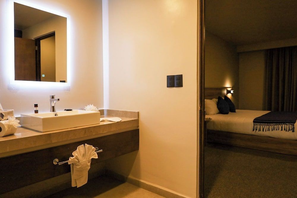 Hotel San Francisco Tlaxcala Luxury Room 8