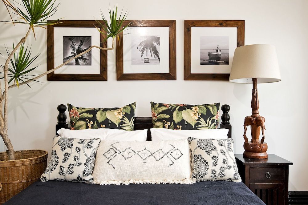 Designer Palm Room - Queen off Courtyard