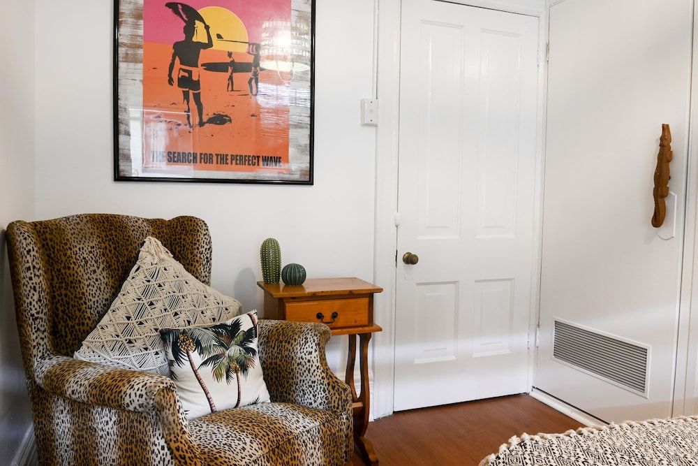Designer Beach Room - Queen off Courtyard