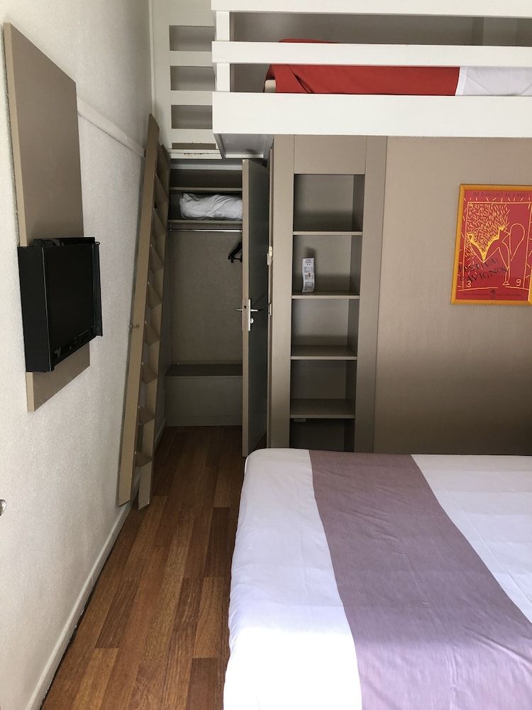 Hôtel Cristol Family Double Room 4