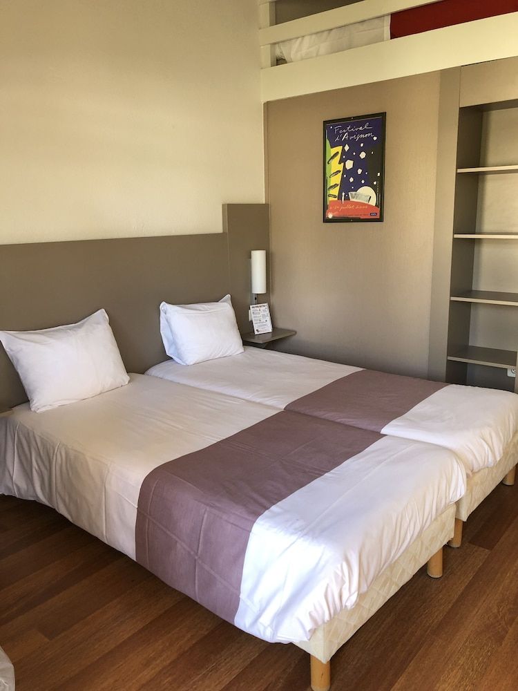 Hôtel Cristol Family Twin Room 3