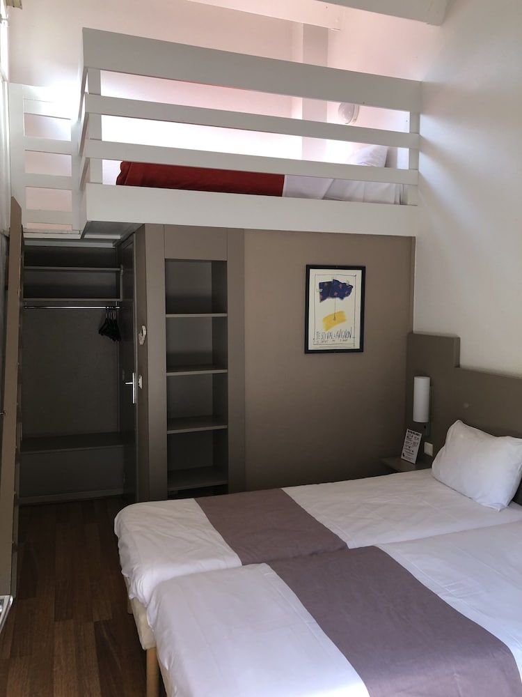 Hôtel Cristol Family Twin Room 2