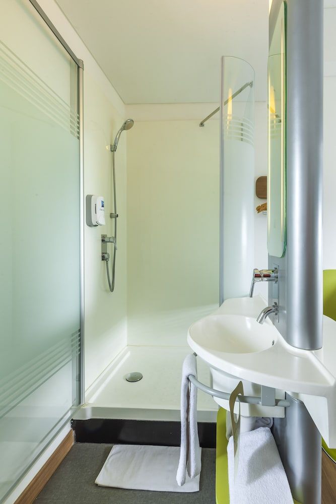 Standard Corner Room
