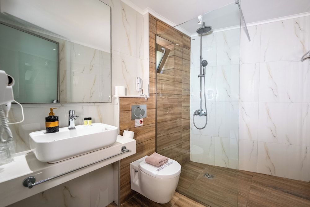 Marvel Deluxe Rooms Double or Twin Room 6