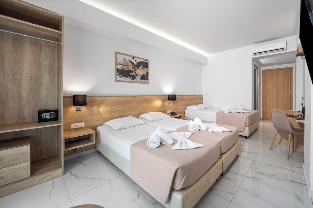 Marvel Deluxe Rooms Quadruple Room 3