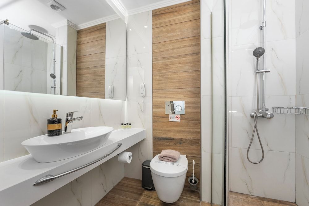 Marvel Deluxe Rooms Double or Twin Room 8