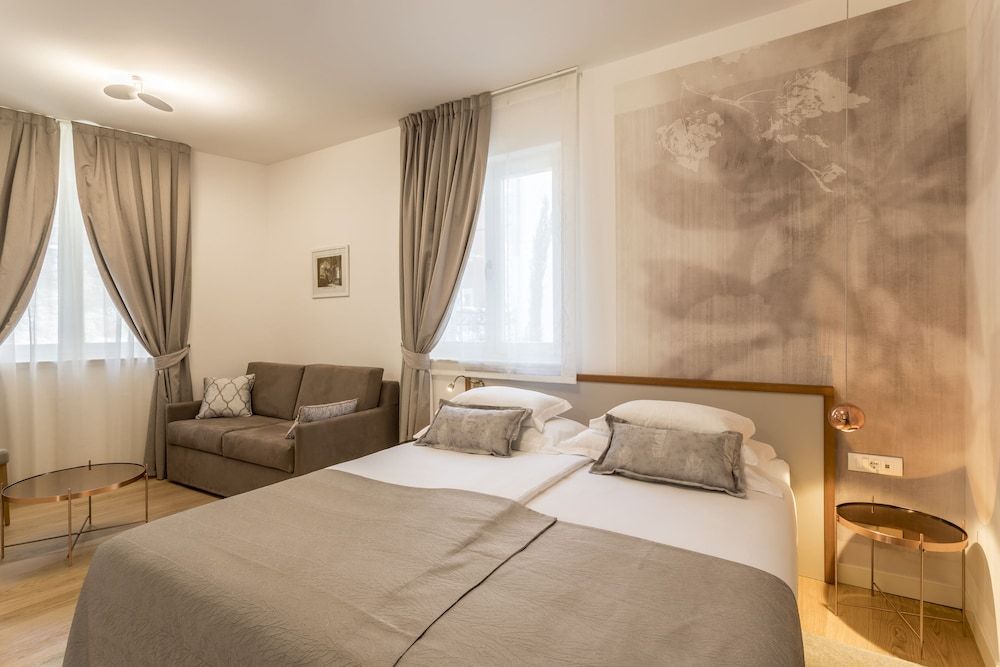 undefined Residence Stine 4