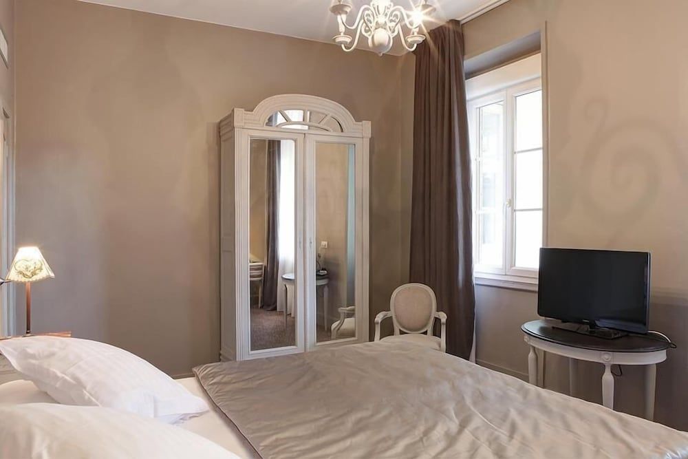 Best Western Plus Hotel d'Europe et d'Angleterre Superior Room, 1 King Bed, Courtyard View (Twin bed on request) 6