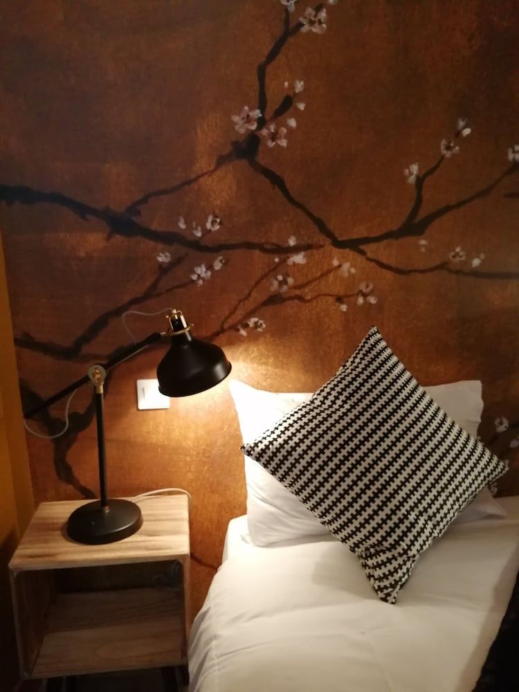 Hôtel du Cygne (Tours) Quadruple Room accessible uniquement par escaliers 2