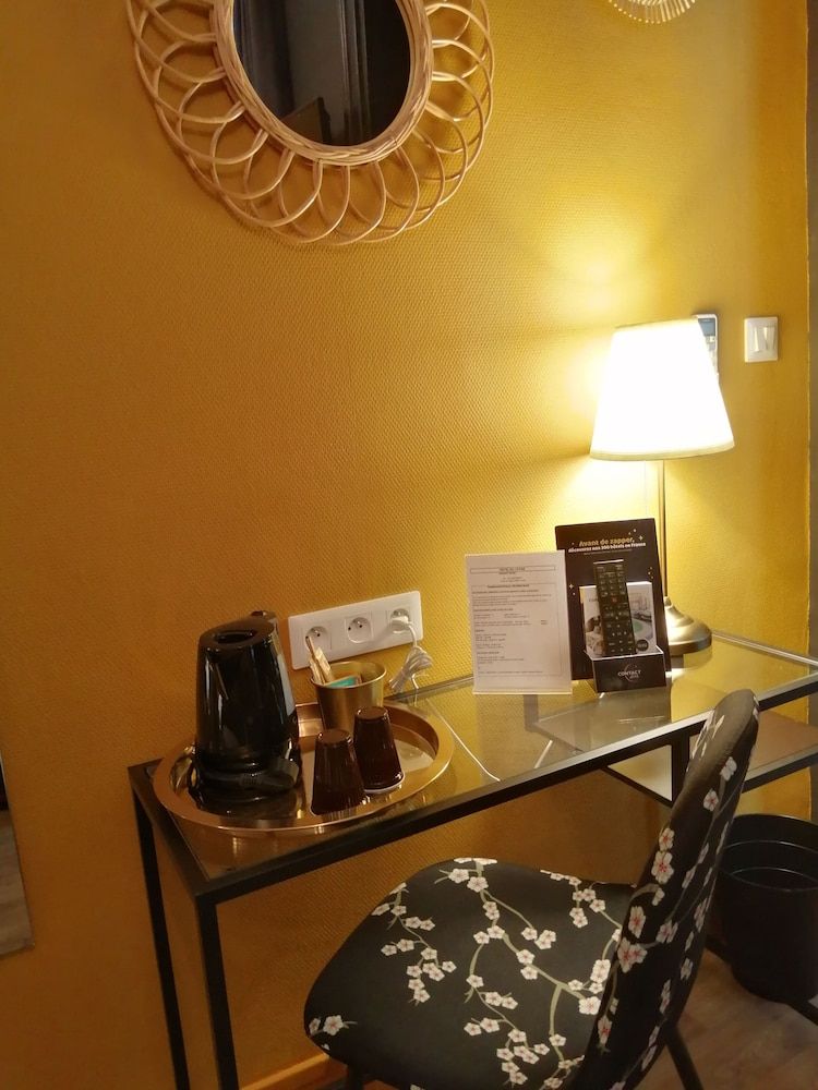 Hôtel du Cygne (Tours) Quadruple Room accessible uniquement par escaliers 8