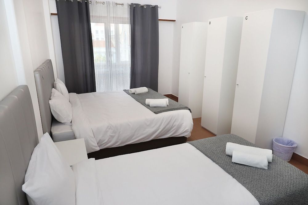 Lisbon Home Host - Hostel Triple Room, Shared Bathroom 10