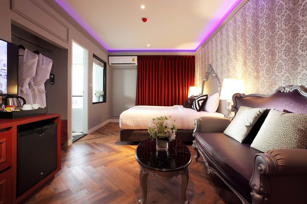 Villa de Khaosan Premier Double Room, Jetted Tub (Street View) 2