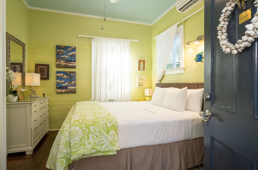 The Mermaid & Alligator Key Lime Room - Adult Exclusive 2
