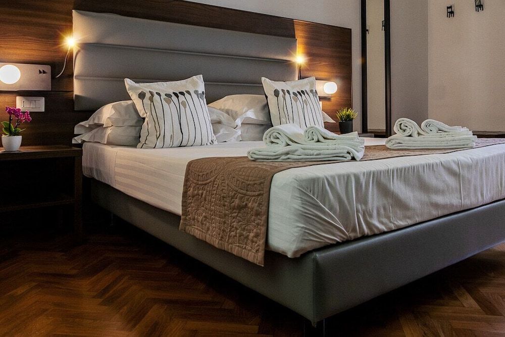 Re Vittorio Deluxe Deluxe Double Room, Multiple Beds, Non Smoking 8