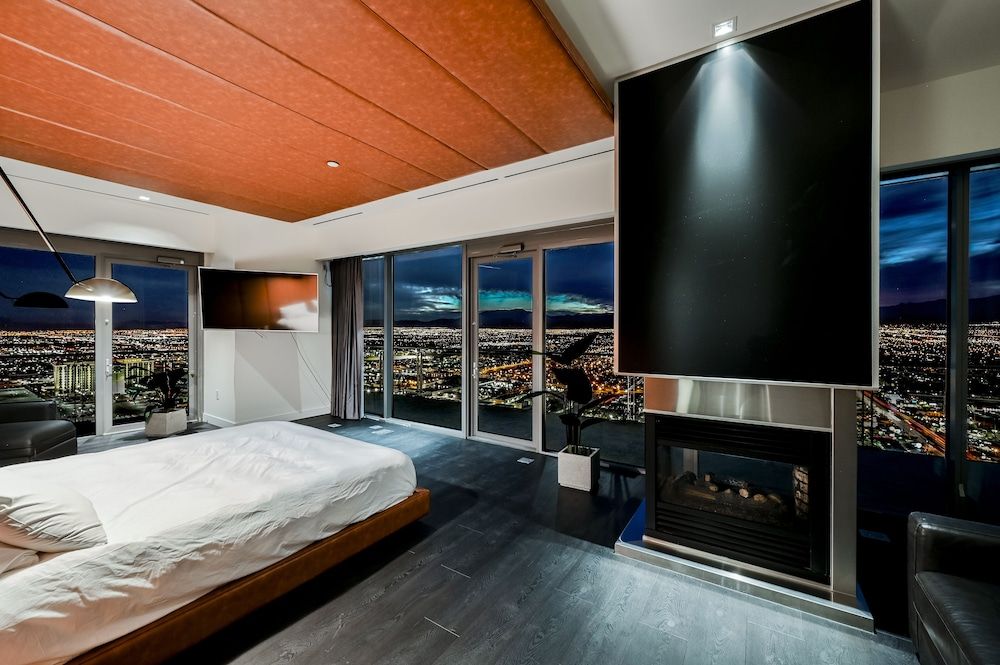 Exclusive Penthouse, Hot Tub, City View