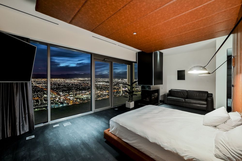 Exclusive Penthouse, Hot Tub, City View