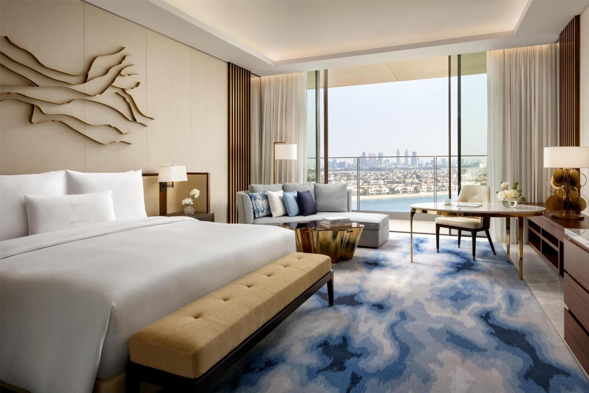 Royal Club King Palm View - Royal Club access with breakfast, all-day premium champagne & high-tea