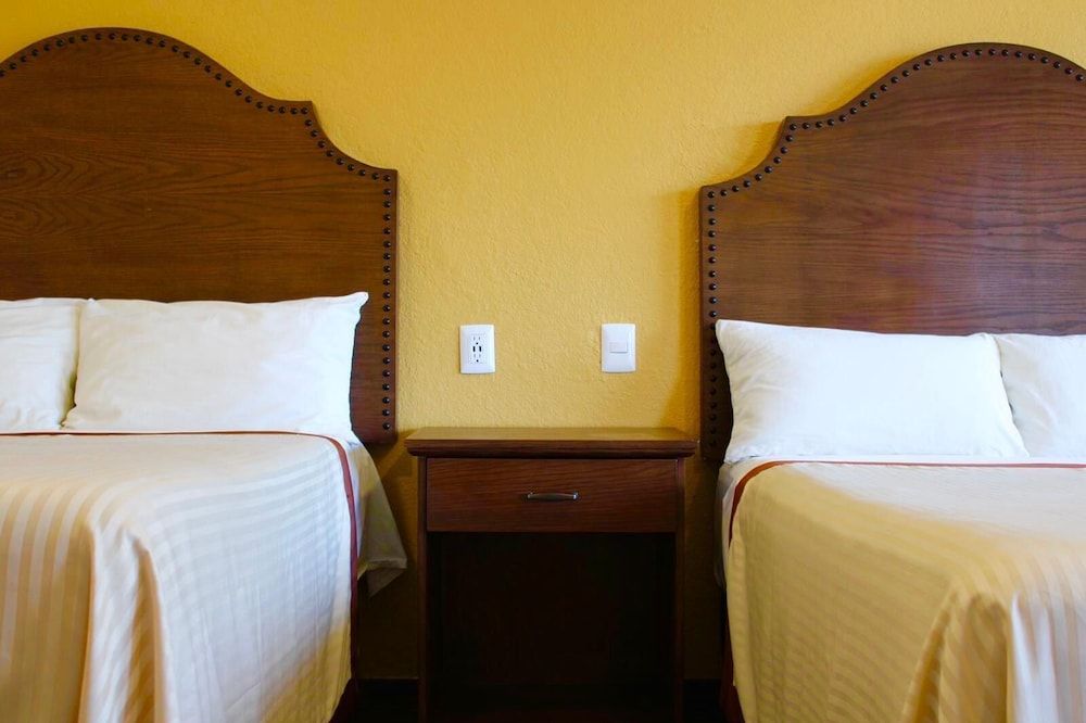 Estancia Inn Double Room 3