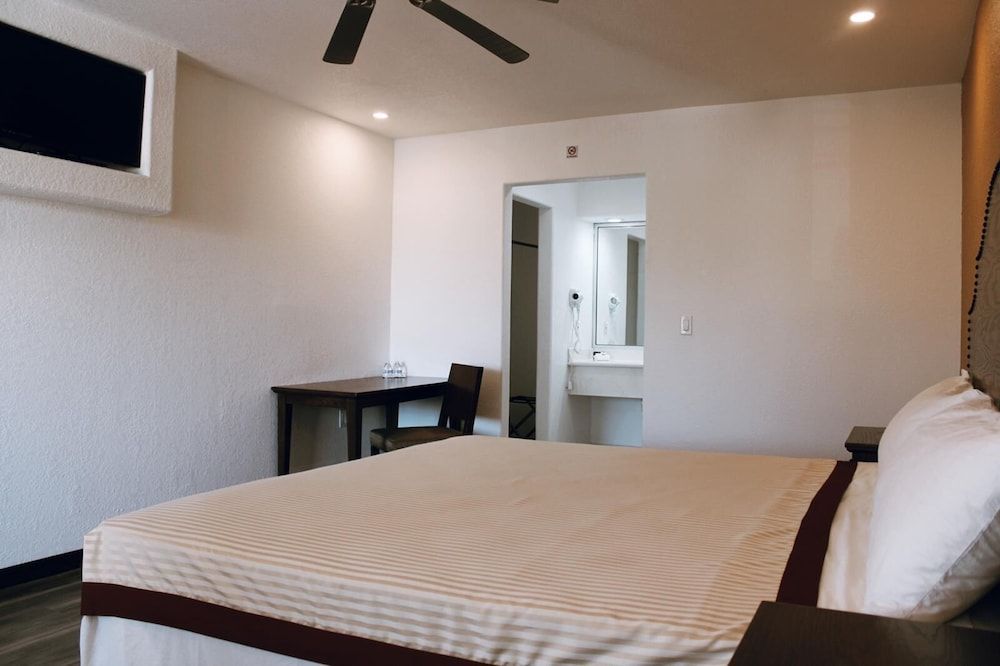 Estancia Inn Standard Room, 1 Queen Bed 5