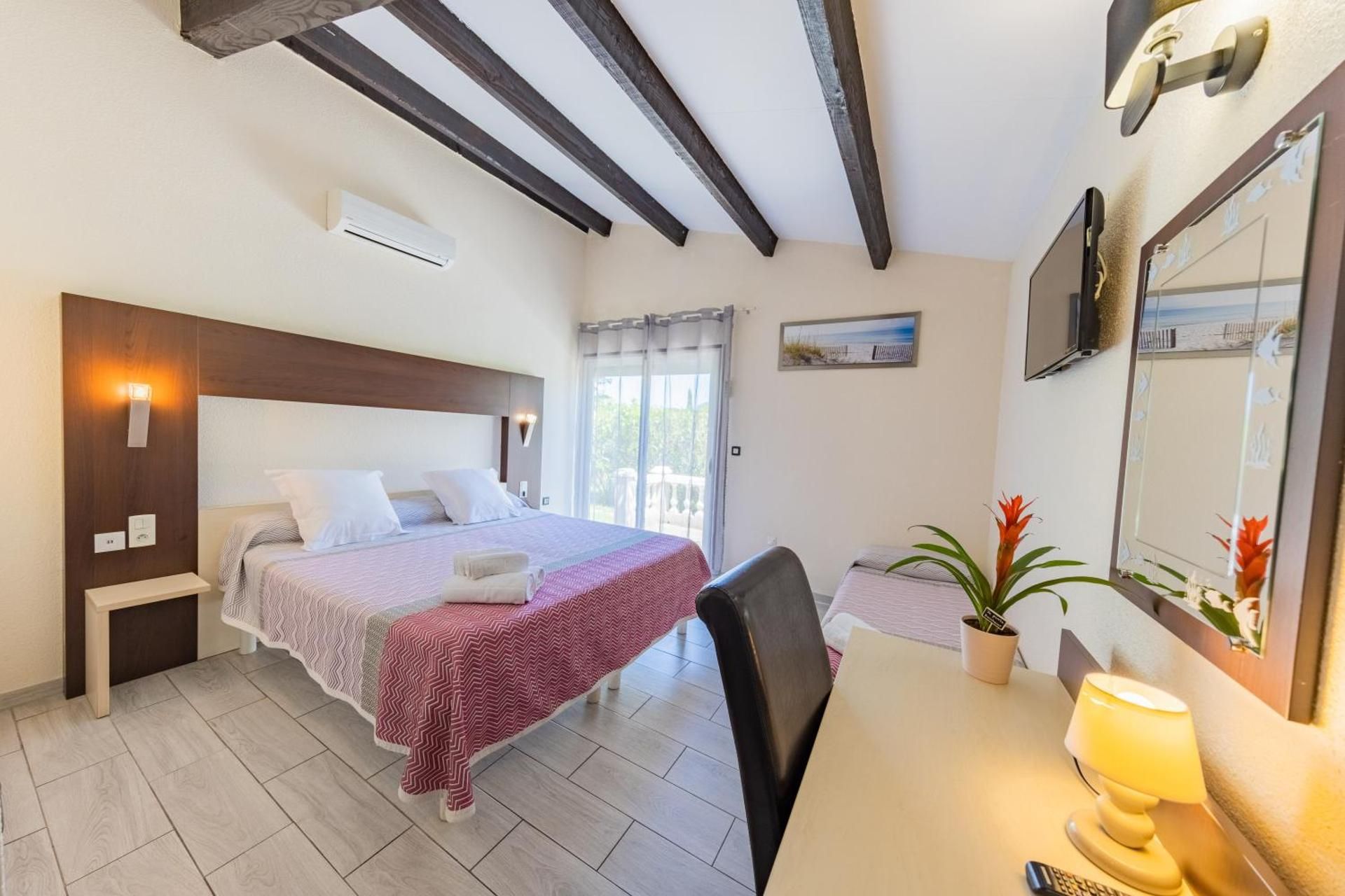 Triple Room with Terrace - heated swimming pool - free parking