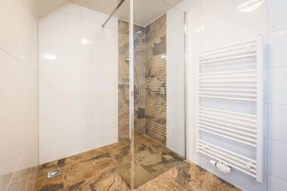 Allure Garden Apartments Duplex (3 person Maisonette) 4