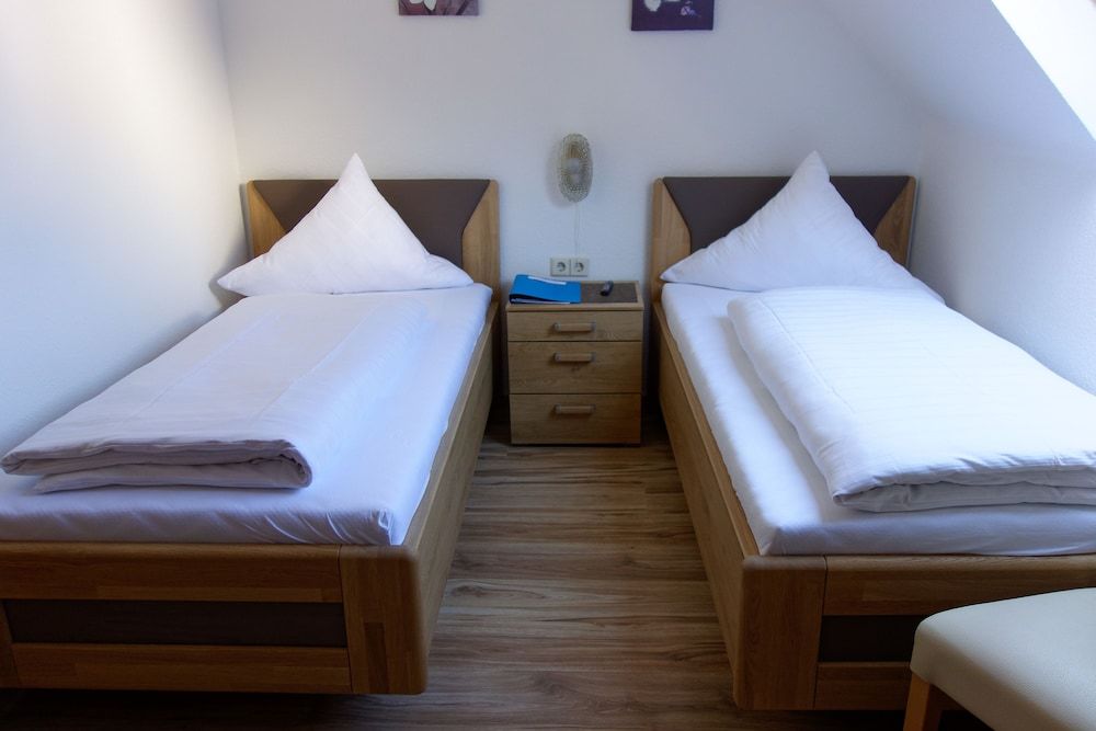 Basic Twin Room, Ensuite