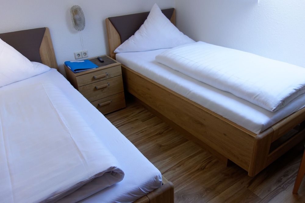 Basic Twin Room, Ensuite