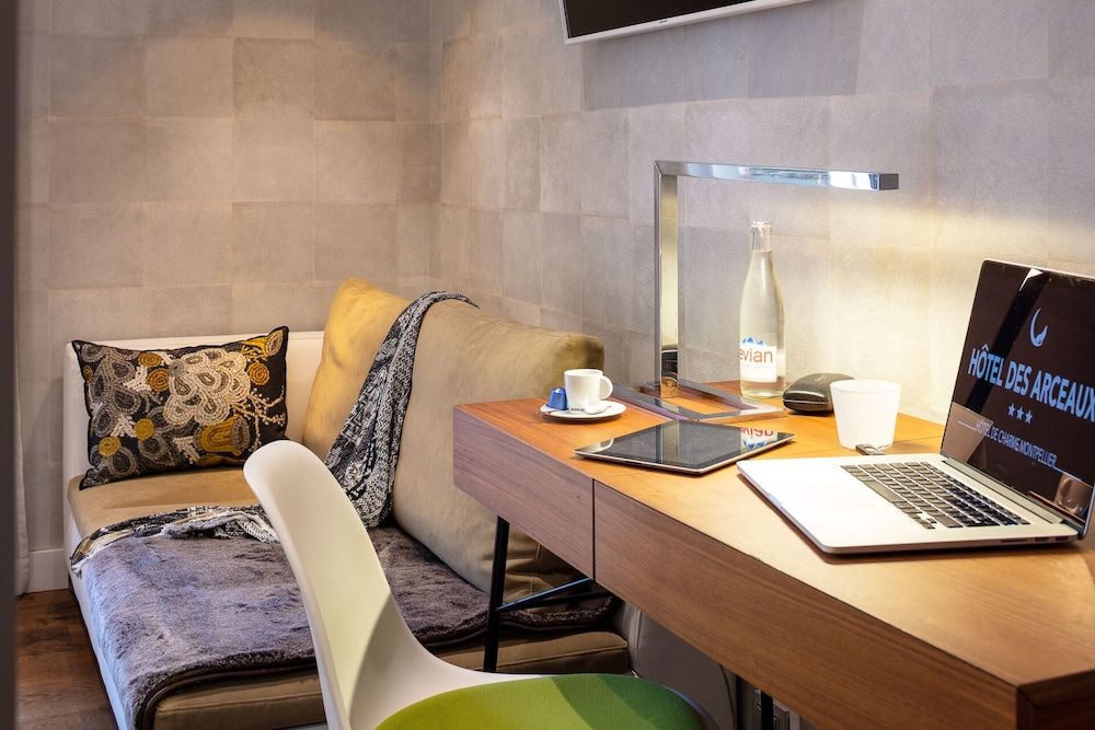 Hôtel des Arceaux Superior Double or Twin Room 15