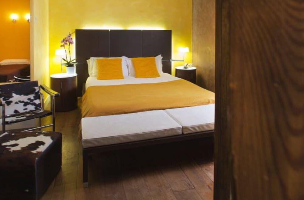 Hôtel des Arceaux Superior Double or Twin Room 4