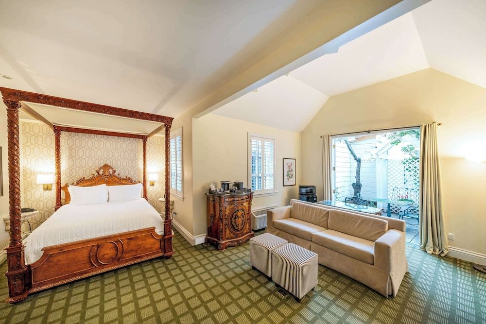 Standard Room, 1 Queen Bed, Non Smoking, Fireplace (Queen sofabed)